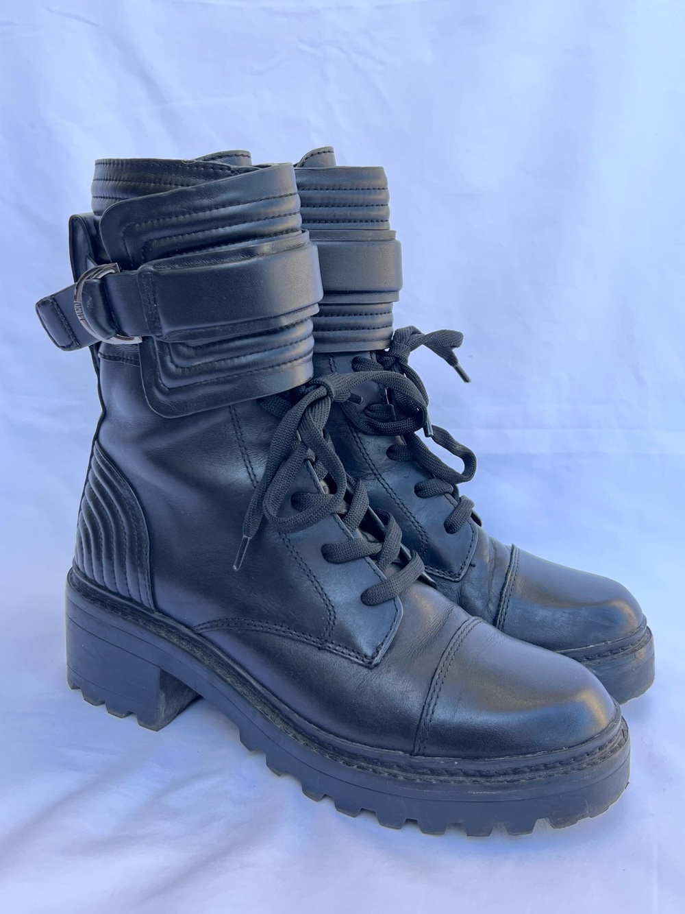 DKNY Women's Basia Leather Combat Moto Boots Round Toe Block Heel Lace Up Size 8